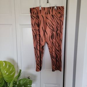 Tek Gear Brown Orange Zebra Tiger Workout Gear Athletic Leggings Size L